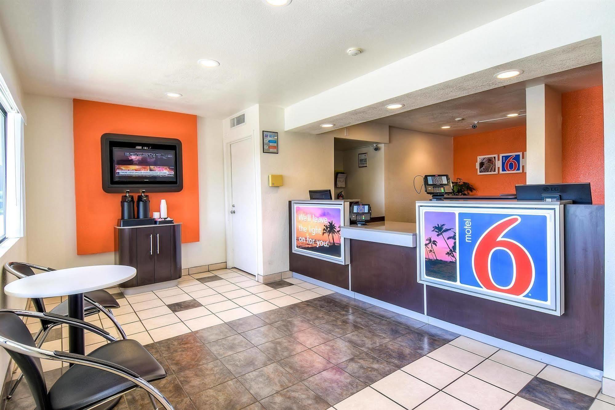 Motel 6-Corona, Ca Bagian luar foto